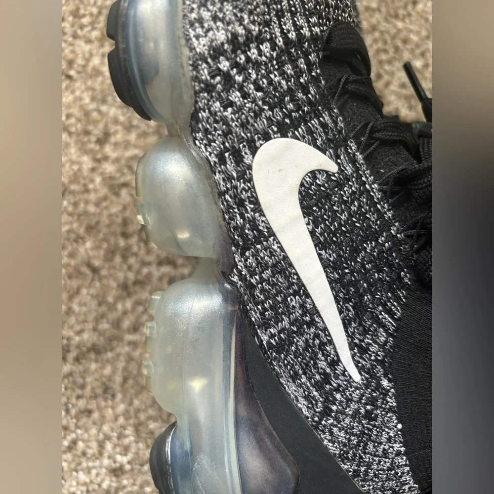 Women’s Nike Air VaporMax - Picture 4 of 10
